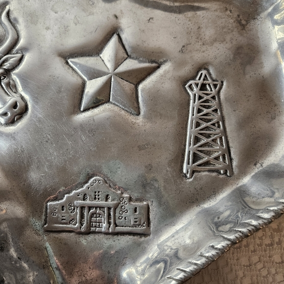 Add a touch of Texan charm to your next party with this 2003 Arthur Court tray - Picture 3 of 8